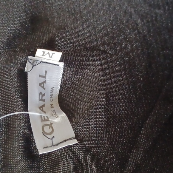 Qearal V Neck Blouse, black, balloon sleeves - Picture 3 of 6